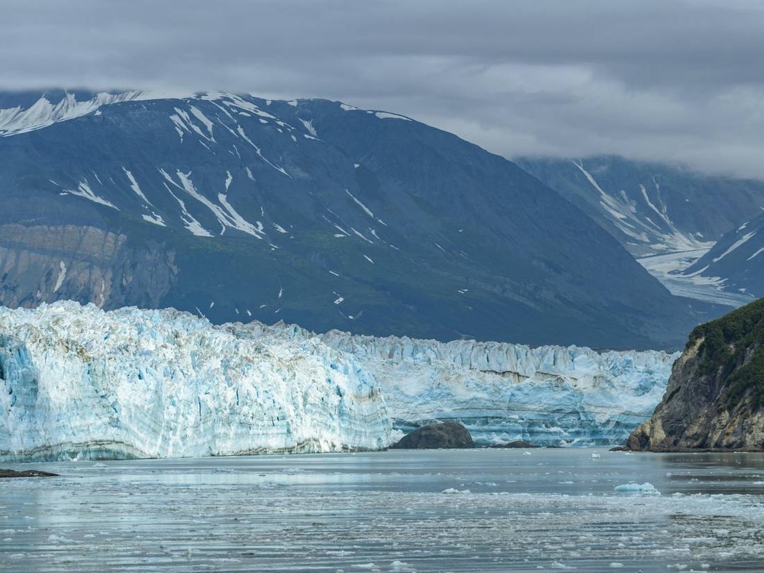 Glacier and mountains, the kind of scenery seen on an Alaska cruise
